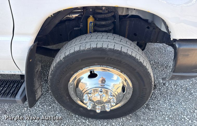 image for item NU9555 2018 Ford E450 Super Duty refrigerated delivery van