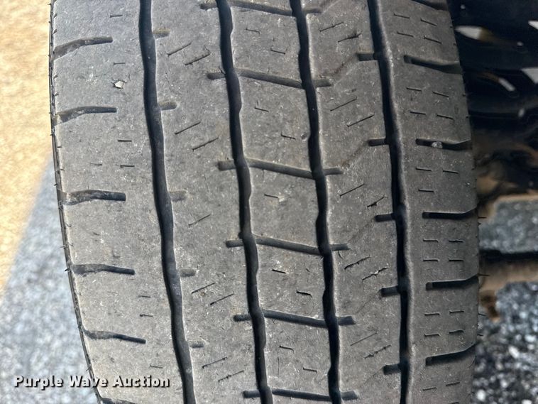 image for item NU9555 2018 Ford E450 Super Duty refrigerated delivery van