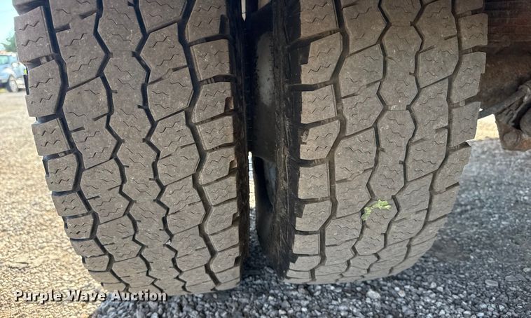 image for item NU9555 2018 Ford E450 Super Duty refrigerated delivery van