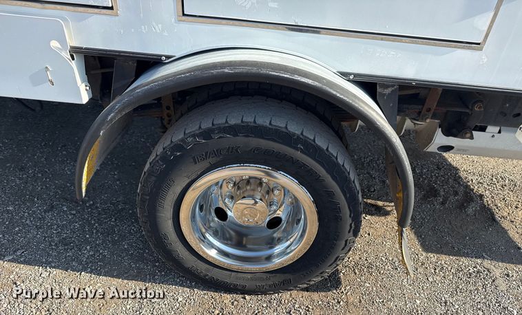 image for item NU9555 2018 Ford E450 Super Duty refrigerated delivery van