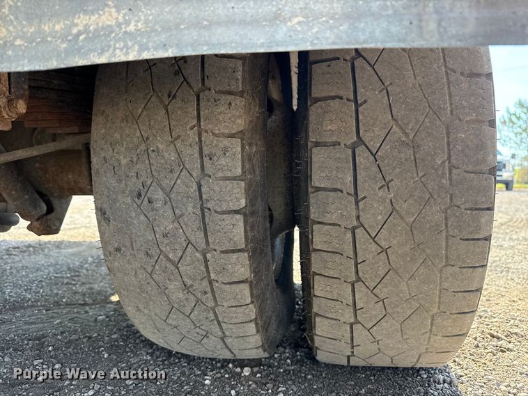 image for item NU9555 2018 Ford E450 Super Duty refrigerated delivery van