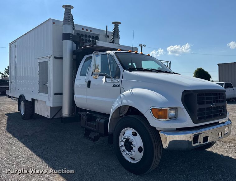 image for item NU9557 2001 Ford F650 Super Duty box truck