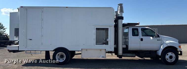 image for item NU9557 2001 Ford F650 Super Duty box truck