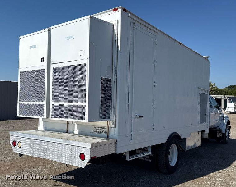 image for item NU9557 2001 Ford F650 Super Duty box truck