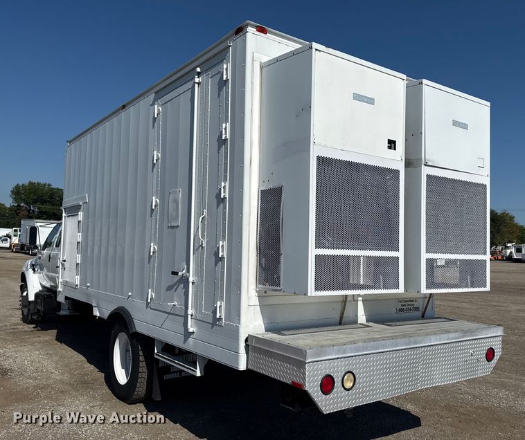 image for item NU9557 2001 Ford F650 Super Duty box truck