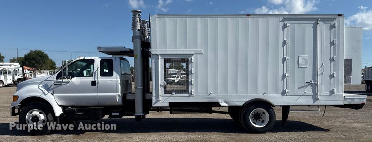 image for item NU9557 2001 Ford F650 Super Duty box truck