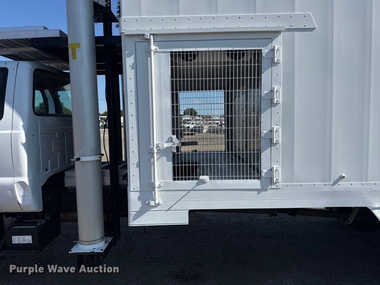 image for item NU9557 2001 Ford F650 Super Duty box truck