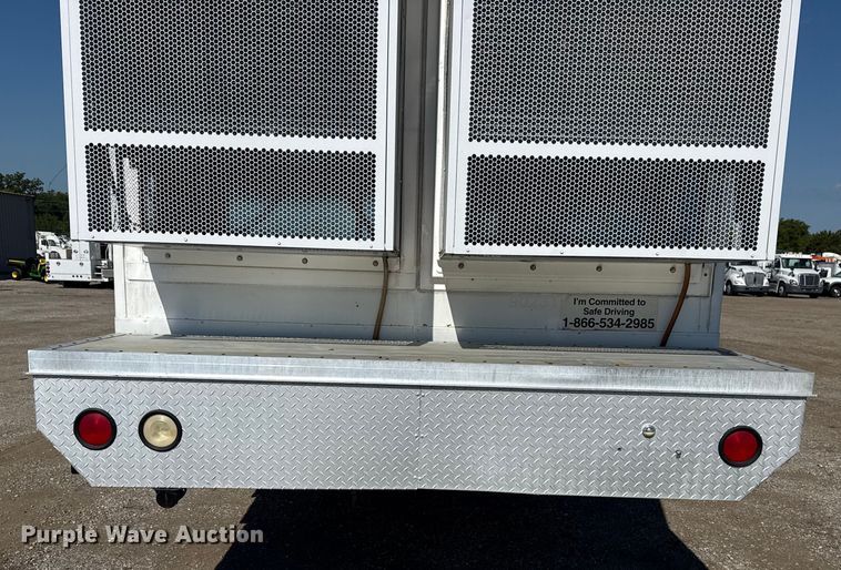 image for item NU9557 2001 Ford F650 Super Duty box truck