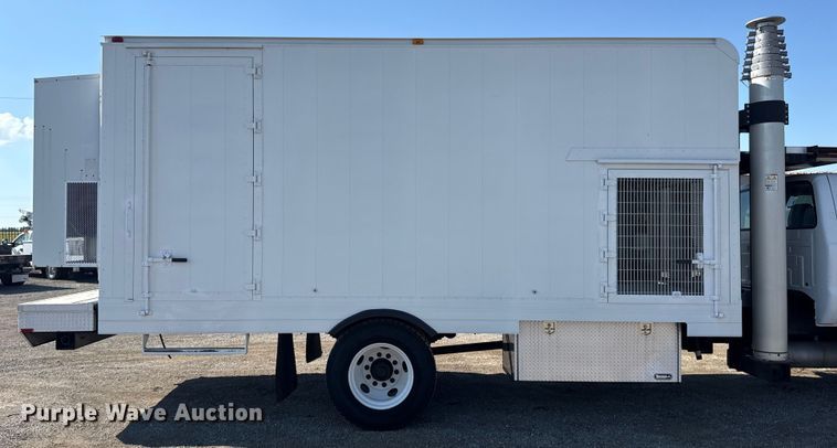 image for item NU9557 2001 Ford F650 Super Duty box truck