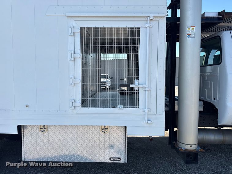 image for item NU9557 2001 Ford F650 Super Duty box truck