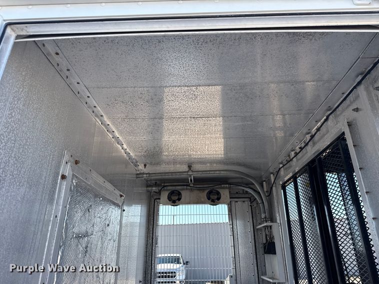 image for item NU9557 2001 Ford F650 Super Duty box truck