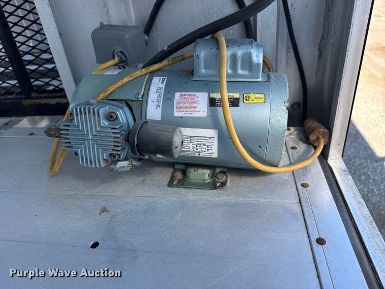 image for item NU9557 2001 Ford F650 Super Duty box truck