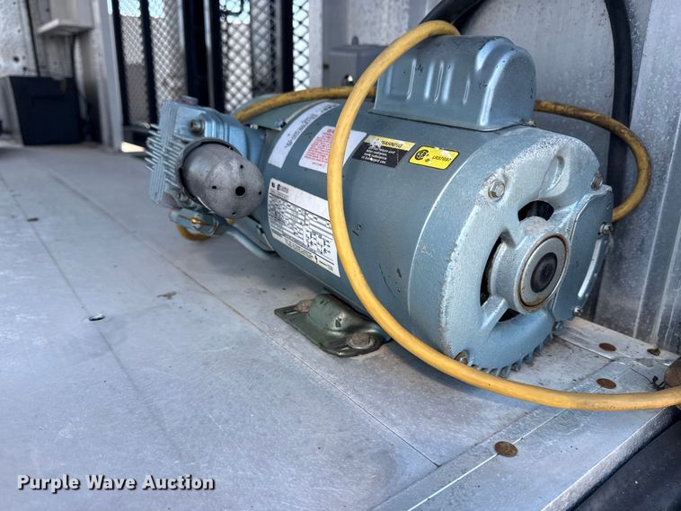 image for item NU9557 2001 Ford F650 Super Duty box truck