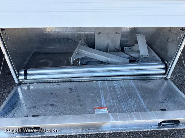 image for item NU9557 2001 Ford F650 Super Duty box truck