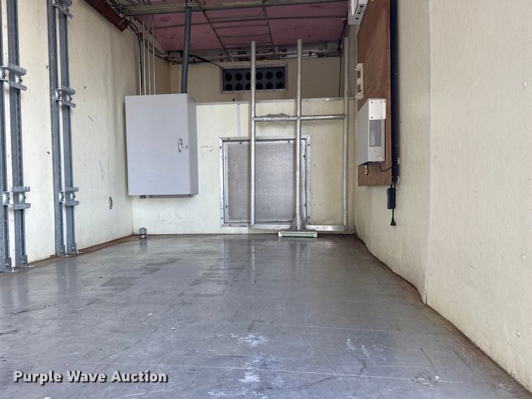 image for item NU9557 2001 Ford F650 Super Duty box truck