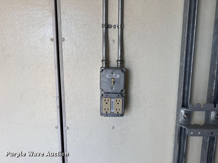 image for item NU9557 2001 Ford F650 Super Duty box truck