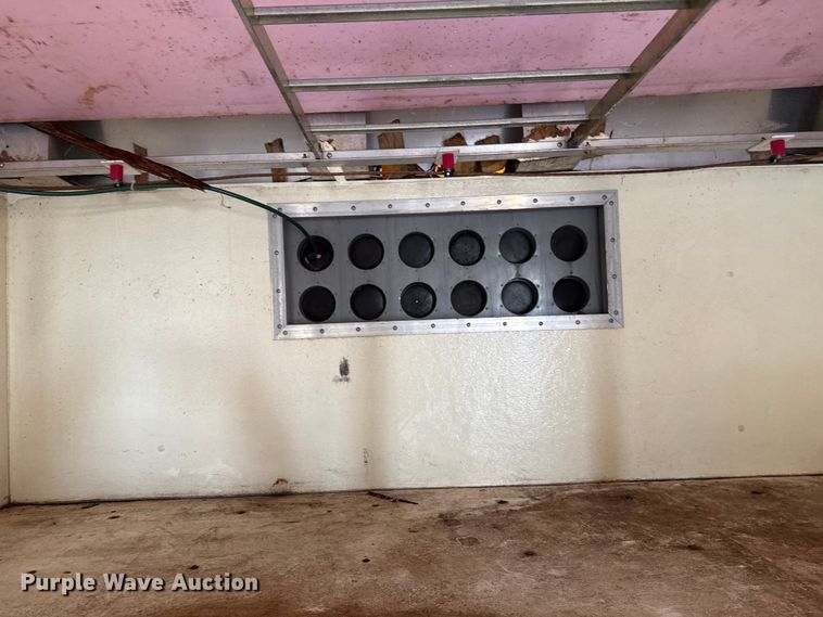 image for item NU9557 2001 Ford F650 Super Duty box truck