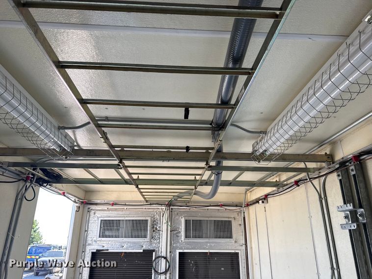 image for item NU9557 2001 Ford F650 Super Duty box truck