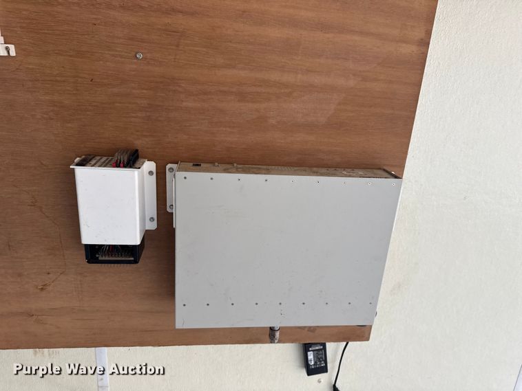 image for item NU9557 2001 Ford F650 Super Duty box truck