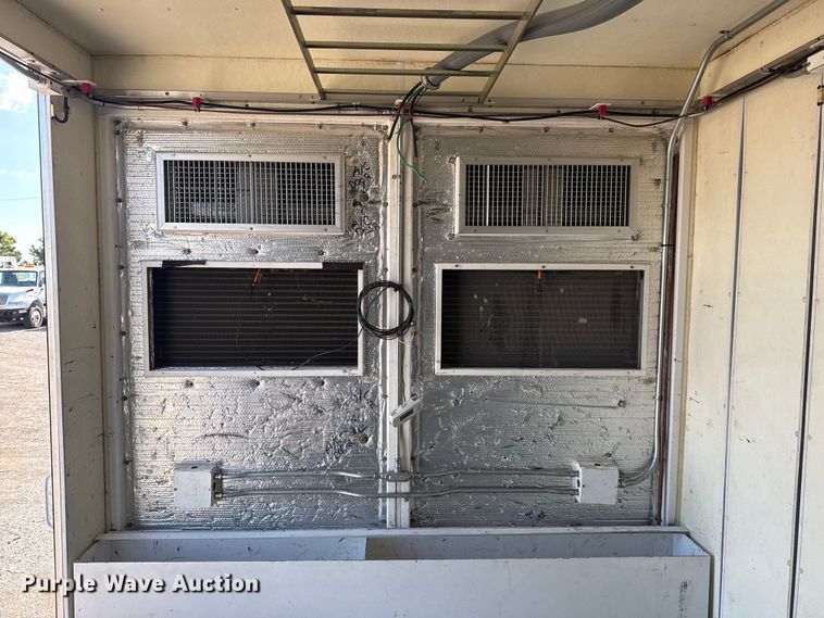 image for item NU9557 2001 Ford F650 Super Duty box truck