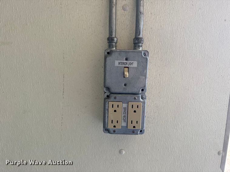 image for item NU9557 2001 Ford F650 Super Duty box truck