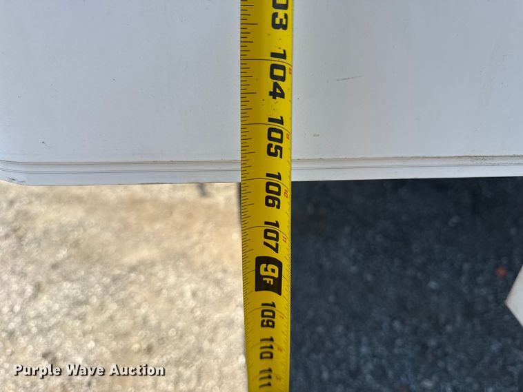 image for item NU9557 2001 Ford F650 Super Duty box truck