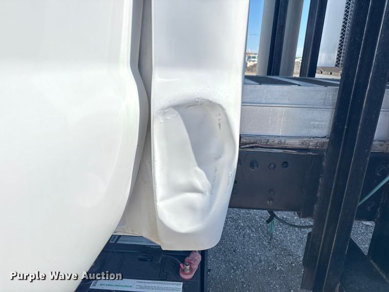 image for item NU9557 2001 Ford F650 Super Duty box truck