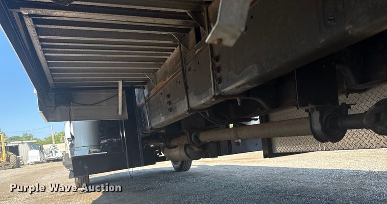 image for item NU9557 2001 Ford F650 Super Duty box truck