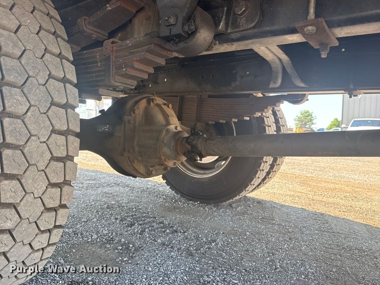 image for item NU9557 2001 Ford F650 Super Duty box truck