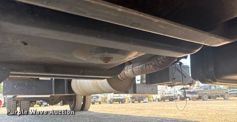 image for item NU9557 2001 Ford F650 Super Duty box truck