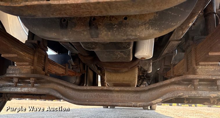 image for item NU9557 2001 Ford F650 Super Duty box truck