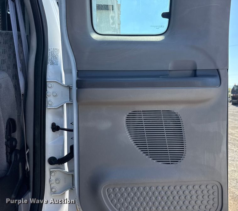 image for item NU9557 2001 Ford F650 Super Duty box truck