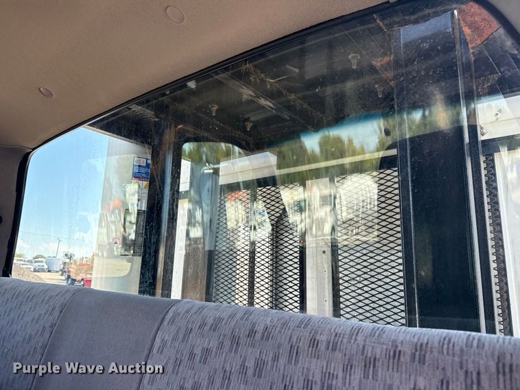 image for item NU9557 2001 Ford F650 Super Duty box truck