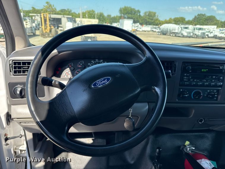 image for item NU9557 2001 Ford F650 Super Duty box truck