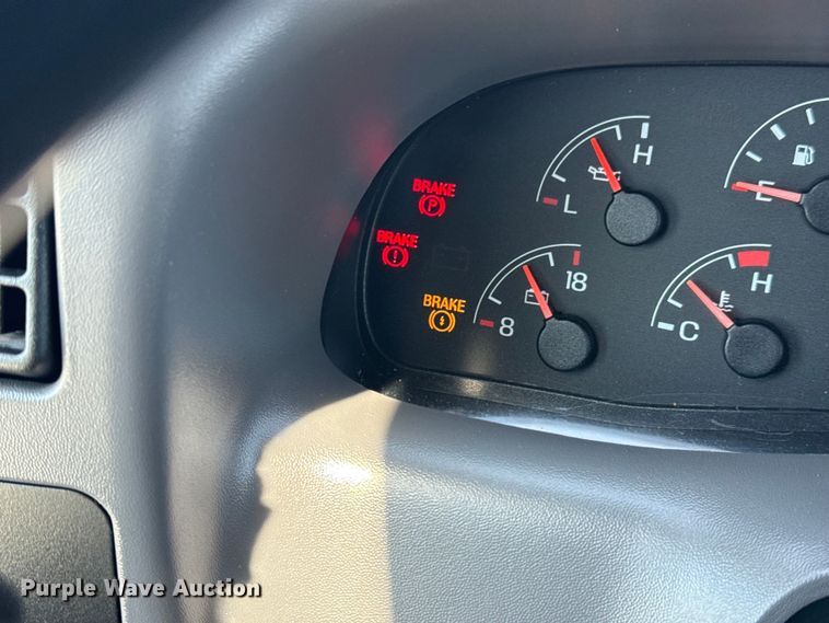 image for item NU9557 2001 Ford F650 Super Duty box truck