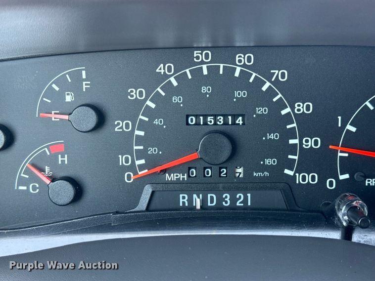 image for item NU9557 2001 Ford F650 Super Duty box truck