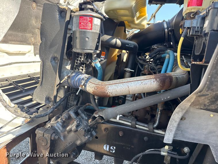 image for item NU9557 2001 Ford F650 Super Duty box truck