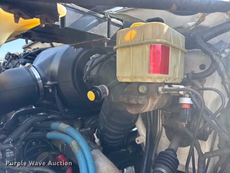 image for item NU9557 2001 Ford F650 Super Duty box truck