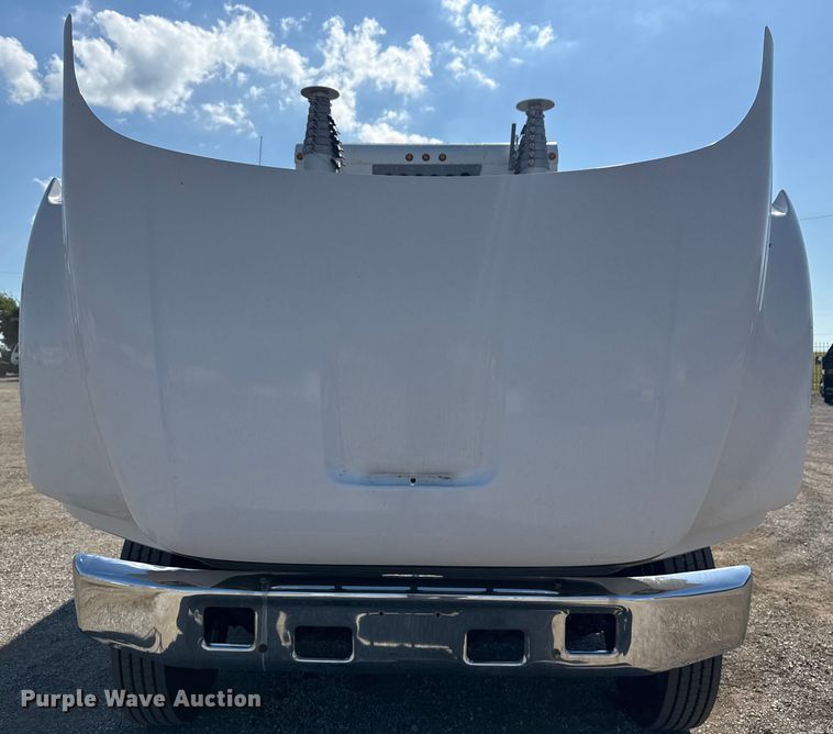 image for item NU9557 2001 Ford F650 Super Duty box truck