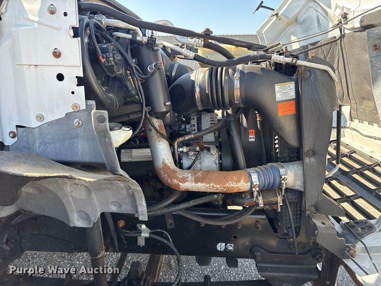 image for item NU9557 2001 Ford F650 Super Duty box truck