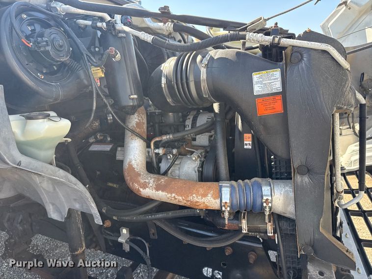 image for item NU9557 2001 Ford F650 Super Duty box truck