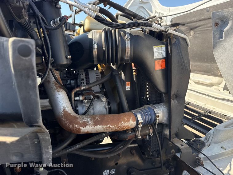 image for item NU9557 2001 Ford F650 Super Duty box truck