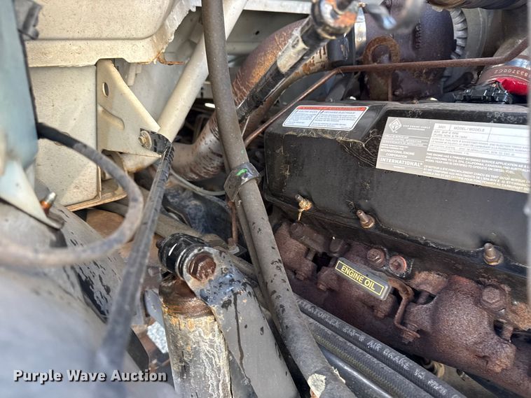 image for item NU9557 2001 Ford F650 Super Duty box truck