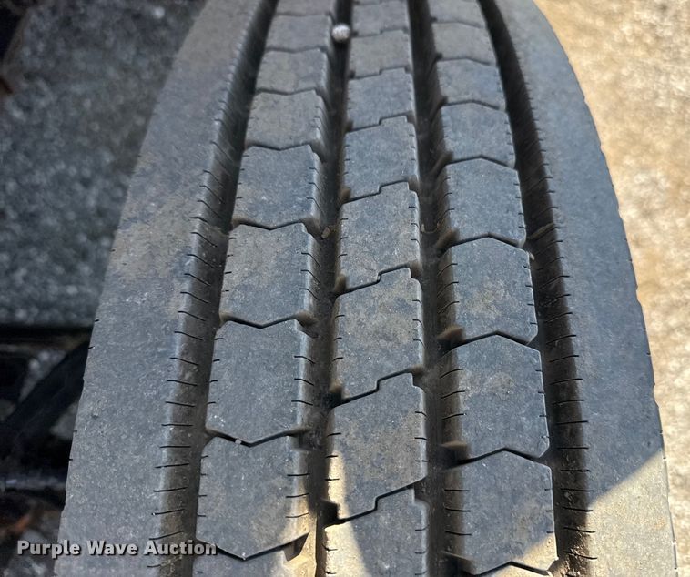 image for item NU9557 2001 Ford F650 Super Duty box truck