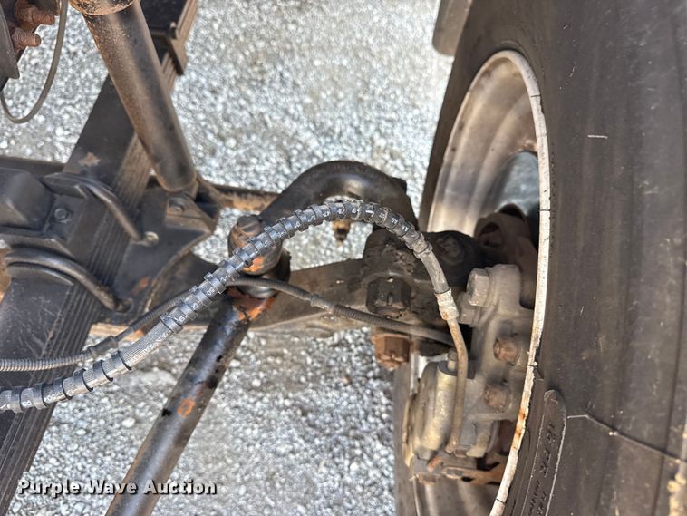 image for item NU9557 2001 Ford F650 Super Duty box truck