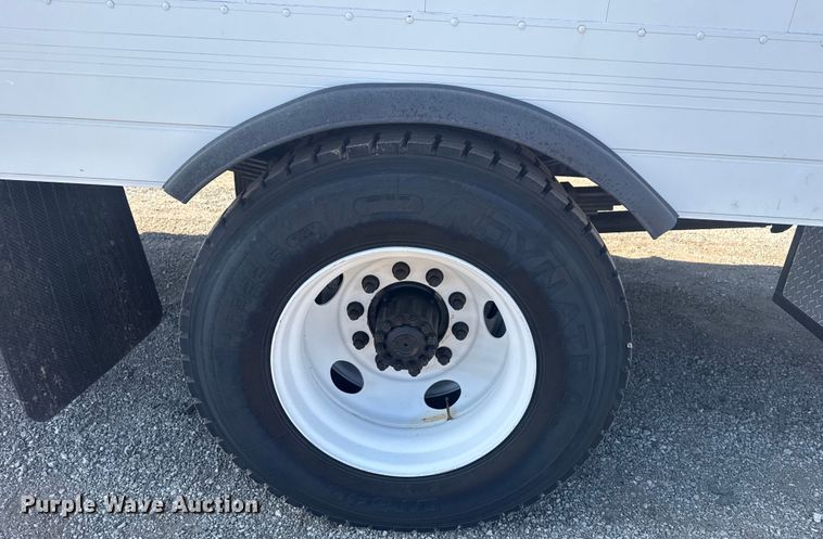 image for item NU9557 2001 Ford F650 Super Duty box truck