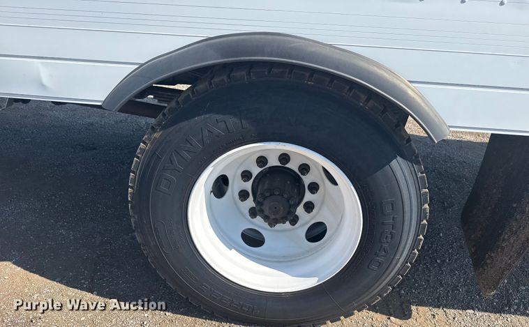 image for item NU9557 2001 Ford F650 Super Duty box truck