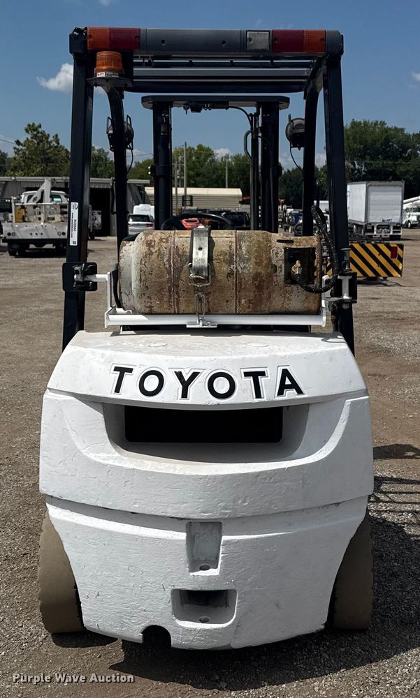 image for item NU9560 2005 Toyota 7FGU24 forklift