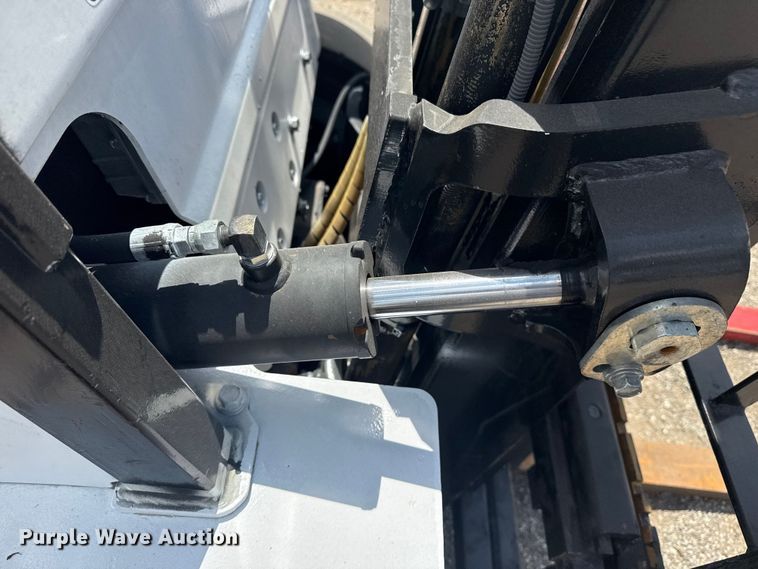 image for item NU9560 2005 Toyota 7FGU24 forklift