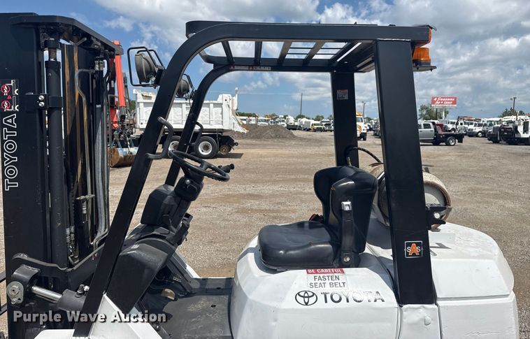 image for item NU9560 2005 Toyota 7FGU24 forklift
